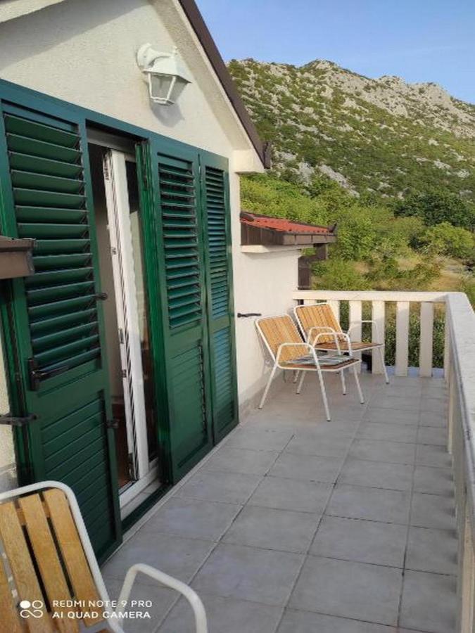 Holiday Home Carevic Gornja Brela Екстер'єр фото