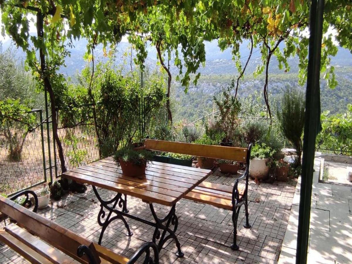 Holiday Home Carevic Gornja Brela Екстер'єр фото