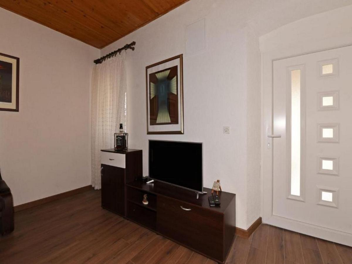 Holiday Home Carevic Gornja Brela Екстер'єр фото