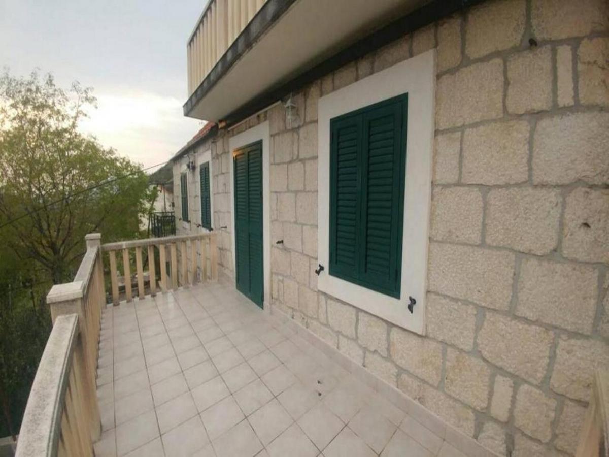 Holiday Home Carevic Gornja Brela Екстер'єр фото