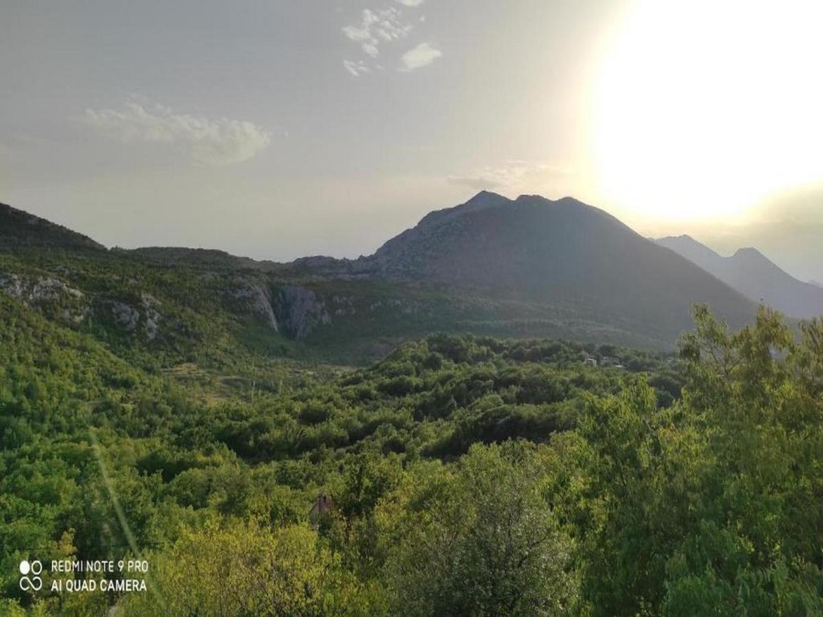 Holiday Home Carevic Gornja Brela Екстер'єр фото