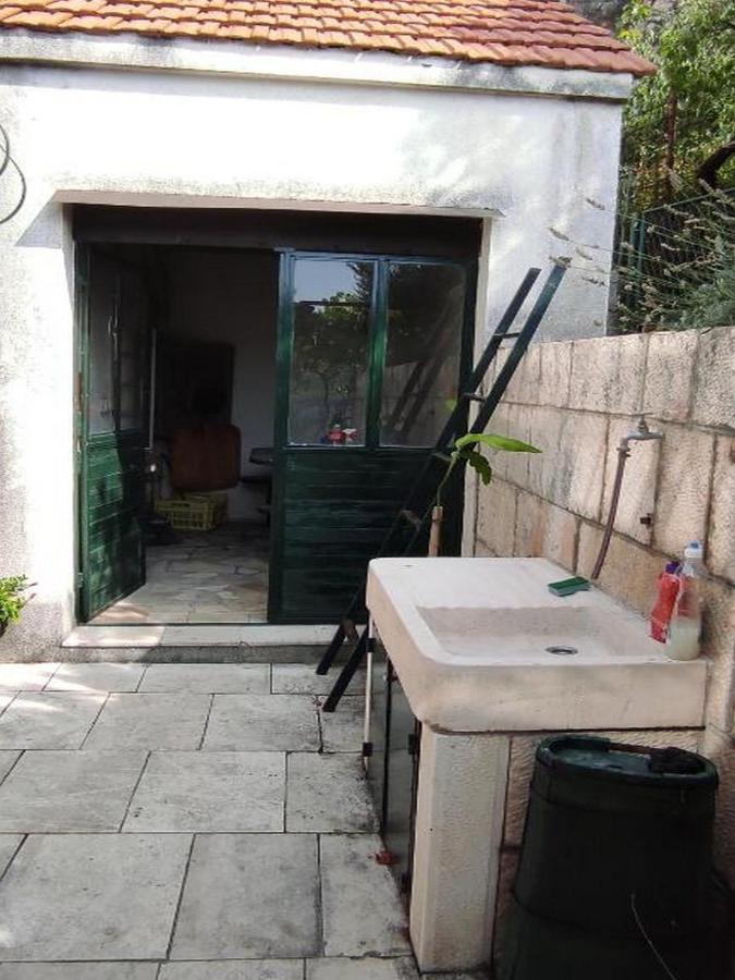 Holiday Home Carevic Gornja Brela Екстер'єр фото