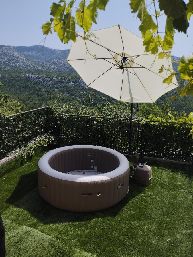 Holiday Home Carevic Gornja Brela Екстер'єр фото